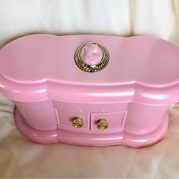 Pink vintage jewelry box with beaded necklaces jewelry - Picture 9 of 16